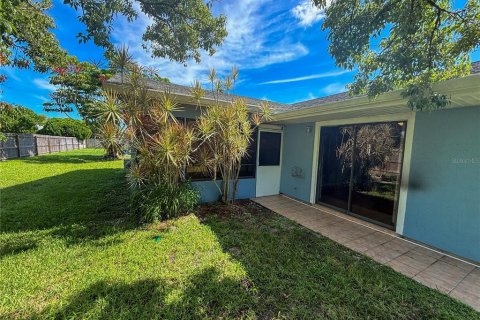 House in Merrit Island, Florida 3 bedrooms, 152.17 sq.m. № 1894328 - photo 16
