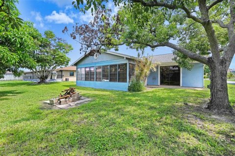 House in Merrit Island, Florida 3 bedrooms, 152.17 sq.m. № 1894328 - photo 23