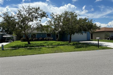 House in Merrit Island, Florida 3 bedrooms, 152.17 sq.m. № 1894328 - photo 19