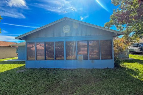 House in Merrit Island, Florida 3 bedrooms, 152.17 sq.m. № 1894328 - photo 17