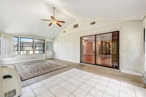 House in Merrit Island, Florida 3 bedrooms, 152.17 sq.m. № 1894328 - photo 21
