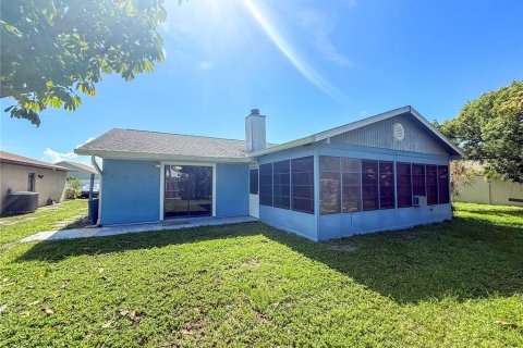 House in Merrit Island, Florida 3 bedrooms, 152.17 sq.m. № 1894328 - photo 18