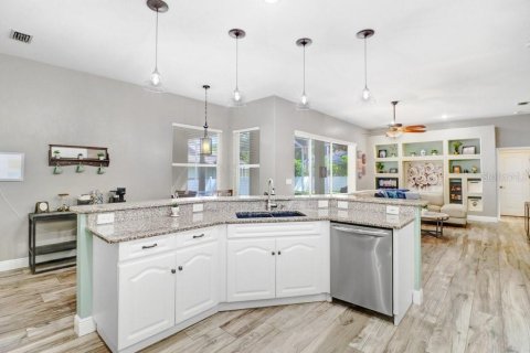 House in Valrico, Florida 4 bedrooms, 242.38 sq.m. № 2345092 - photo 7