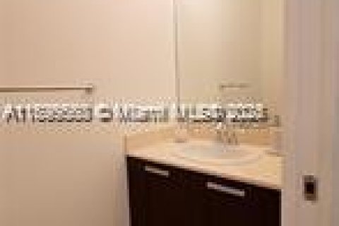 Touwnhouse à louer à Doral, Floride: 3 chambres, 226.5 m2 № 1948838 - photo 12