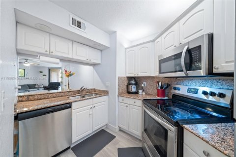 Купить кондоминиум в Плантация, Флорида 2 спальни, 88.26м2, № 2011972 - фото 6