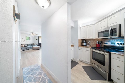 Купить кондоминиум в Плантация, Флорида 2 спальни, 88.26м2, № 2011972 - фото 4