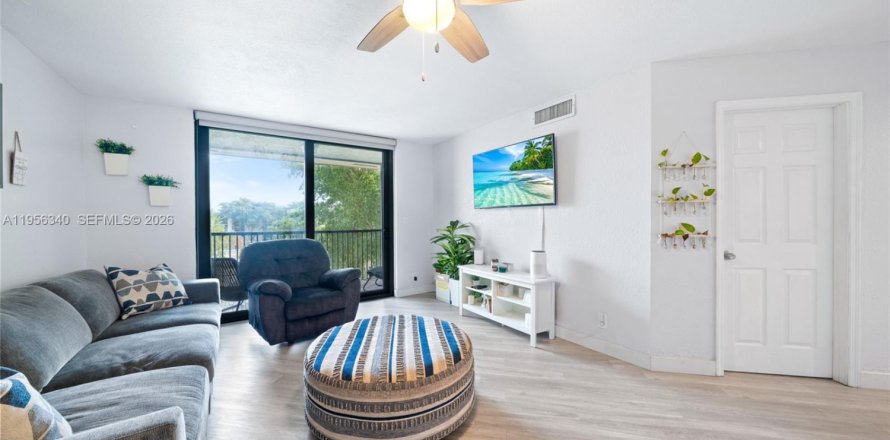 Кондоминиум с 2 спальнями в Плантация, Флорида № 2011972