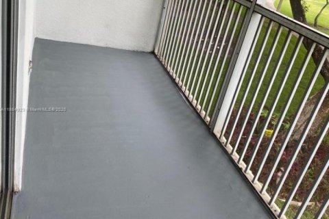 Condo in Pembroke Pines, Florida, 1 bedroom  № 1930490 - photo 17