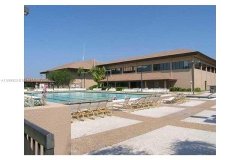 Condo in Pembroke Pines, Florida, 1 bedroom  № 1930490 - photo 6