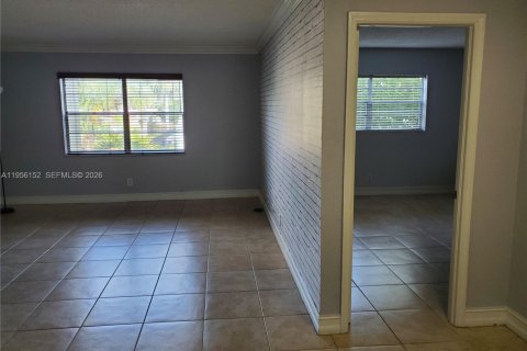 Condominio en alquiler en Hallandale Beach, Florida, 1 dormitorio, 66.43 m2 № 2009976 - foto 3