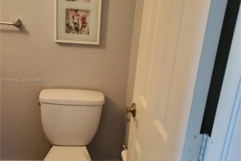 Condominio en alquiler en Hallandale Beach, Florida, 1 dormitorio, 66.43 m2 № 2009976 - foto 6