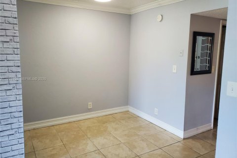 Condominio en alquiler en Hallandale Beach, Florida, 1 dormitorio, 66.43 m2 № 2009976 - foto 4