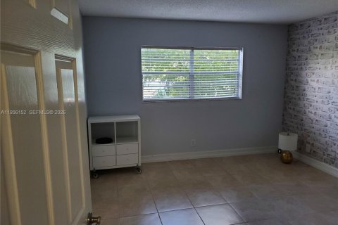 Condominio en alquiler en Hallandale Beach, Florida, 1 dormitorio, 66.43 m2 № 2009976 - foto 7