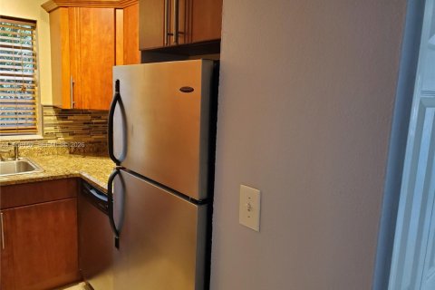 Condominio en alquiler en Hallandale Beach, Florida, 1 dormitorio, 66.43 m2 № 2009976 - foto 2