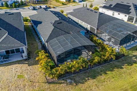 House in Port Orange, Florida 4 bedrooms, 210.52 sq.m. № 1623143 - photo 27