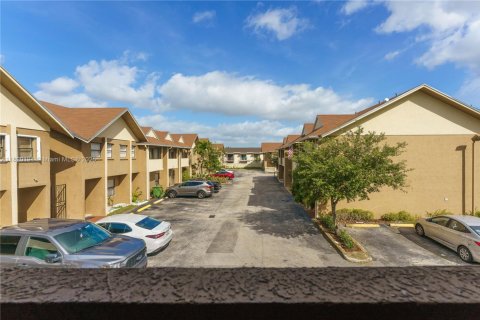 Condo à Hialeah, Floride, 2 chambres  № 2015977