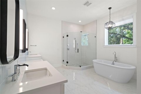 House in Tampa, Florida 5 bedrooms, 395.95 sq.m. № 1804752 - photo 27