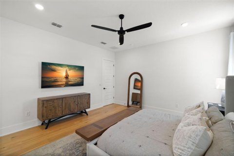 House in Tampa, Florida 5 bedrooms, 395.95 sq.m. № 1804752 - photo 25