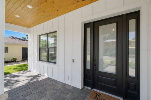 House in Tampa, Florida 5 bedrooms, 395.95 sq.m. № 1804752 - photo 3