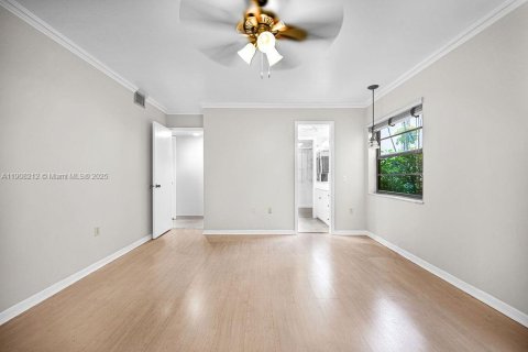 Condo in Hollywood, Florida, 2 bedrooms  № 2012706 - photo 16