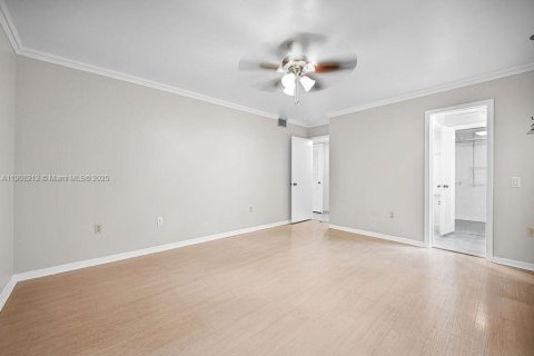 Condo in Hollywood, Florida, 2 bedrooms  № 2012706 - photo 17
