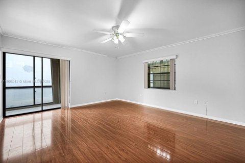 Condo in Hollywood, Florida, 2 bedrooms  № 2012706 - photo 7