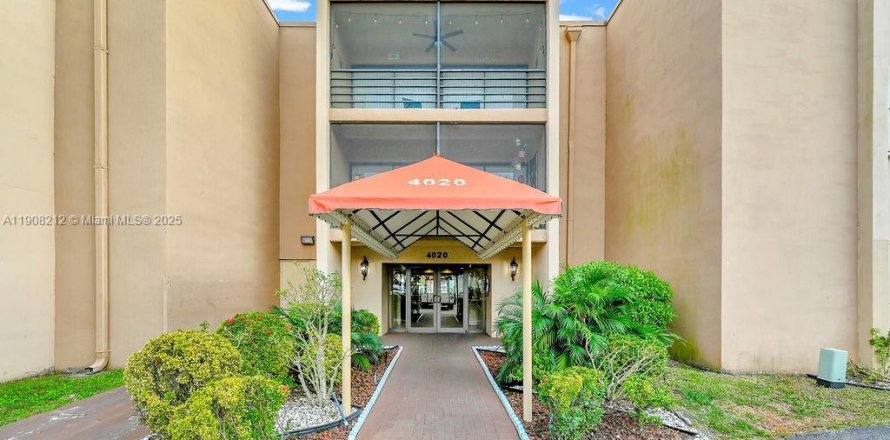 Condo in Hollywood, Florida, 2 bedrooms  № 2012706