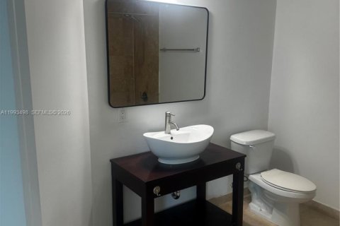 Condominio en alquiler en Miami, Florida, 3 dormitorios, 99.87 m2 № 2057321 - foto 20
