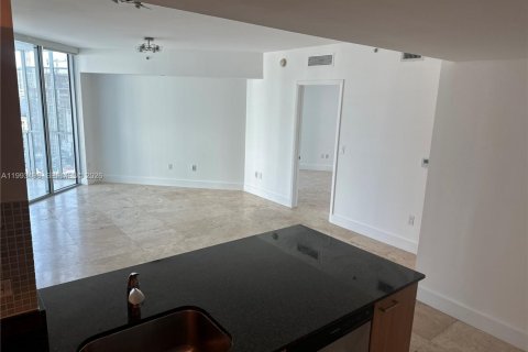 Condominio en alquiler en Miami, Florida, 3 dormitorios, 99.87 m2 № 2057321 - foto 3