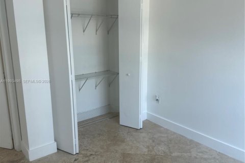 Condominio en alquiler en Miami, Florida, 3 dormitorios, 99.87 m2 № 2057321 - foto 23