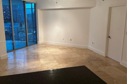 Condominio en alquiler en Miami, Florida, 3 dormitorios, 99.87 m2 № 2057321 - foto 9