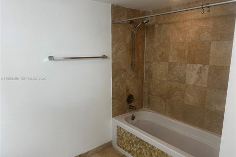 Condominio en alquiler en Miami, Florida, 3 dormitorios, 99.87 m2 № 2057321 - foto 21