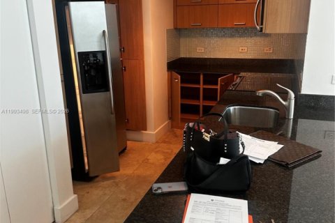 Condominio en alquiler en Miami, Florida, 3 dormitorios, 99.87 m2 № 2057321 - foto 28