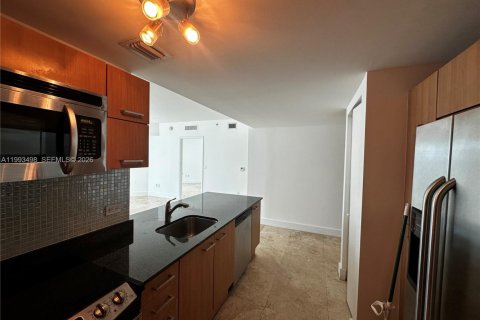 Condominio en alquiler en Miami, Florida, 3 dormitorios, 99.87 m2 № 2057321 - foto 2