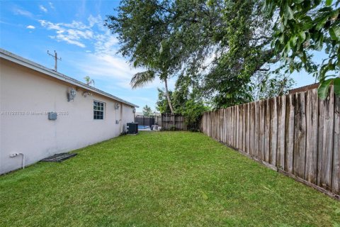 Casa en venta en Miami, Florida, 3 dormitorios, 114.46 m2 № 1665337 - foto 3