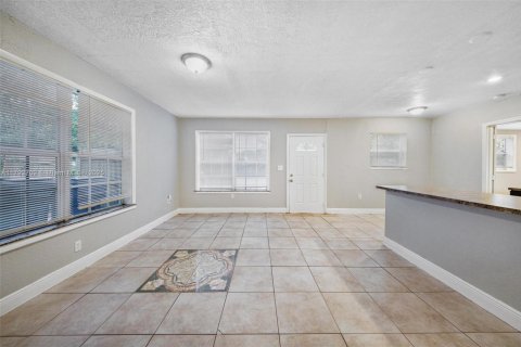 Casa en venta en Miami, Florida, 3 dormitorios, 114.46 m2 № 1665337 - foto 19