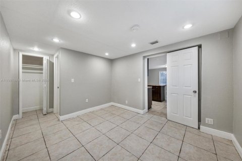 Casa en venta en Miami, Florida, 3 dormitorios, 114.46 m2 № 1665337 - foto 26