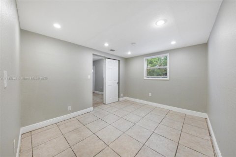 Casa en venta en Miami, Florida, 3 dormitorios, 114.46 m2 № 1665337 - foto 8
