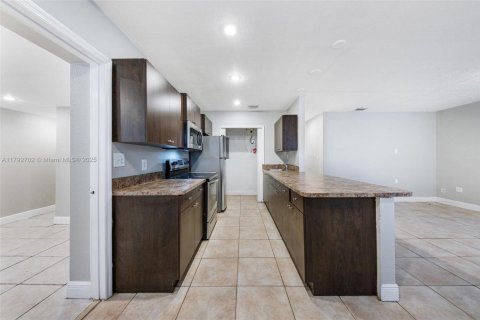 Casa en venta en Miami, Florida, 3 dormitorios, 114.46 m2 № 1665337 - foto 24