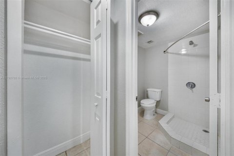 Casa en venta en Miami, Florida, 3 dormitorios, 114.46 m2 № 1665337 - foto 27