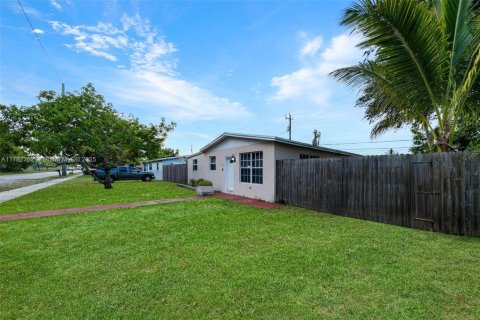 Casa en venta en Miami, Florida, 3 dormitorios, 114.46 m2 № 1665337 - foto 7