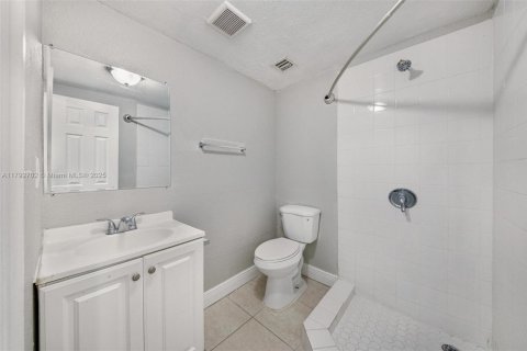 Casa en venta en Miami, Florida, 3 dormitorios, 114.46 m2 № 1665337 - foto 28