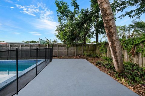 Casa en venta en Miami, Florida, 3 dormitorios, 114.46 m2 № 1665337 - foto 29