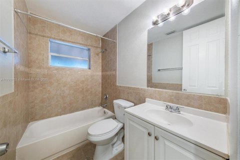 Casa en venta en Miami, Florida, 3 dormitorios, 114.46 m2 № 1665337 - foto 10
