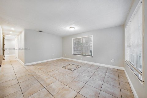 Casa en venta en Miami, Florida, 3 dormitorios, 114.46 m2 № 1665337 - foto 17