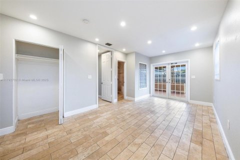 Casa en venta en Miami, Florida, 3 dormitorios, 114.46 m2 № 1665337 - foto 6