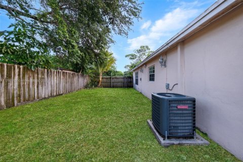 Casa en venta en Miami, Florida, 3 dormitorios, 114.46 m2 № 1665337 - foto 5