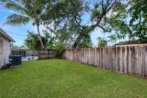 Casa en venta en Miami, Florida, 3 dormitorios, 114.46 m2 № 1665337 - foto 4