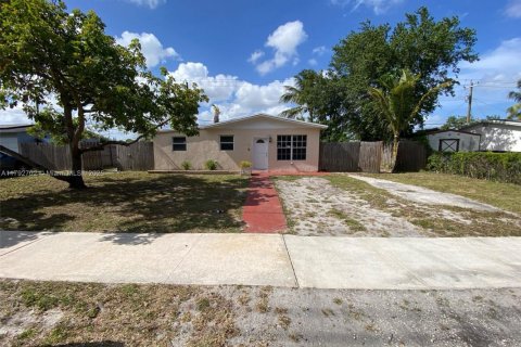 Casa en venta en Miami, Florida, 3 dormitorios, 114.46 m2 № 1665337 - foto 1