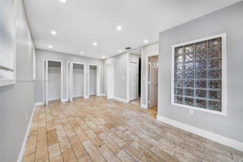 Casa en venta en Miami, Florida, 3 dormitorios, 114.46 m2 № 1665337 - foto 15